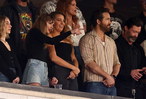 Taylor Swift Supports Travis Kelce at Chiefs-Jets Game