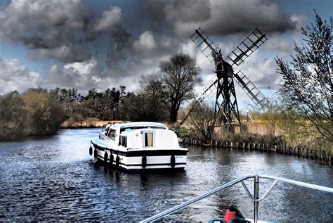 Taking a holiday cruise on the Norfolk Broads