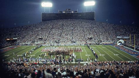 Super Bowl 50: A Look Back at Whitney Houston's Anthem 25 Years Later ...