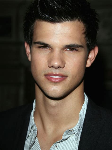 Taylor Lautner biography, net worth, wife, age, height, family 2024 ...