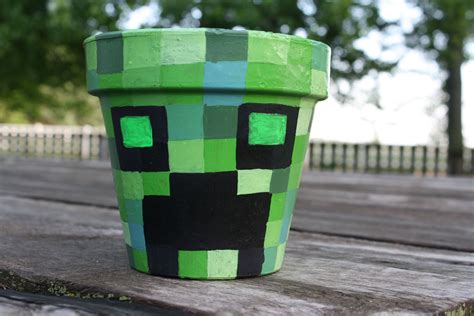 Clay pot with hand painted Creeper from Minecraft. Eyes also glow in the dark~! | Clay pot ...