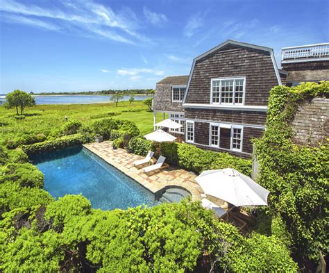 Classic Hamptons Beach House for Sale - Home Bunch Interior Design Ideas