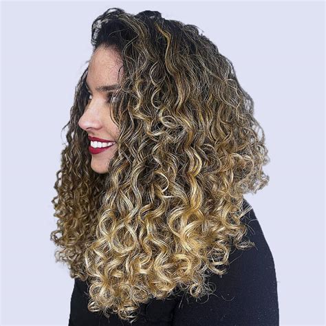 5 Stunning Ways to Rock Curly Hair Caramel Highlights That Will Make Heads Turn