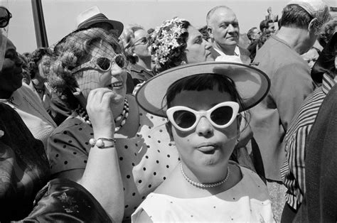 YOUNG PHOTOGRAPHER OF THE YEAR : Henri Cartier-Bresson