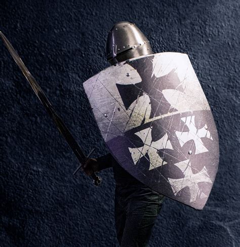 Medieval Knight's Shield Wallpaper - MAXIPX