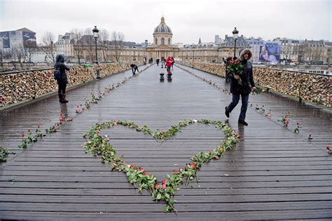 Love in the Time of Padlocks: Has a Craze on the World’s Bridges Gone ...