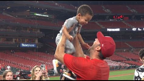 Adam Wainwright celebrates with family after Cardinals clinch | ksdk.com