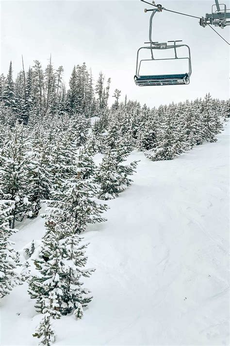 What to Expect Skiing at Big Sky Resort (biggest in the US!)