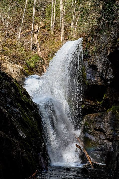 Discover the Lake Jocassee Waterfalls [Map Included]