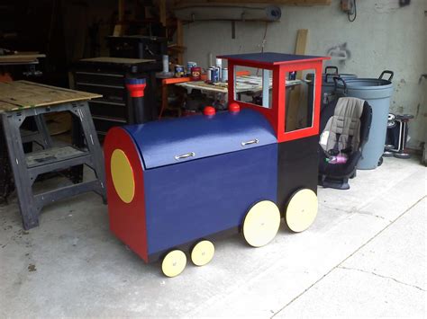 Train toy box - FineWoodworking