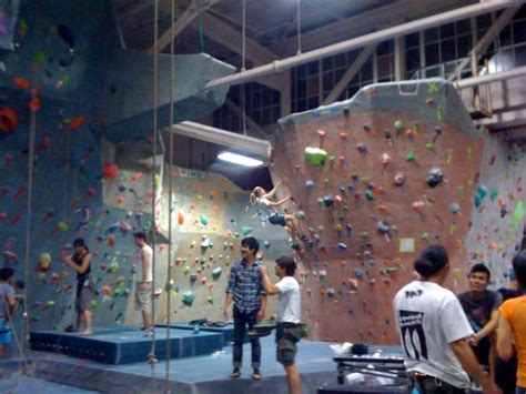 Brooklyn Boulders Grand Opening - Climbing