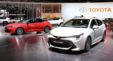 2019 Toyota Corolla Reveals Its Two Flavors In Paris | Carscoops