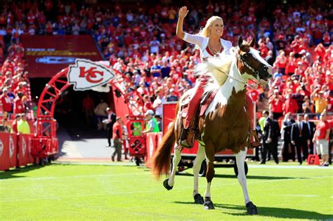 Kansas City Chiefs retire its horse mascot, Warpaint