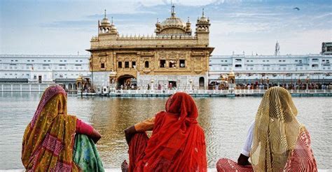 Punjab Government To Allow Women To Sing “Kirtan” Inside Golden Temple