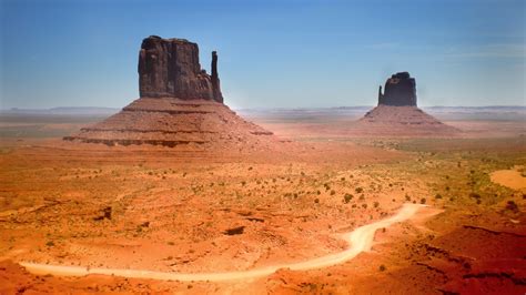 Monument Valley, West and East Mitten Buttes wallpaper - backiee