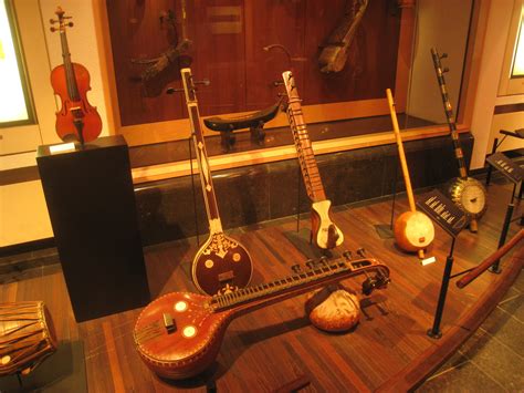 File:Stringed instruments - Musical Instrument Museum, Brussels - IMG 3994.JPG - Wikimedia Commons