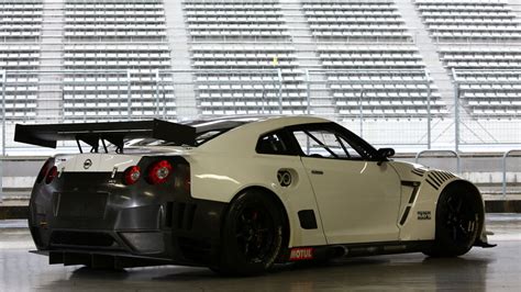 Nissan Releases New Specs & Images For FIA-GT1 GT-R Race Car