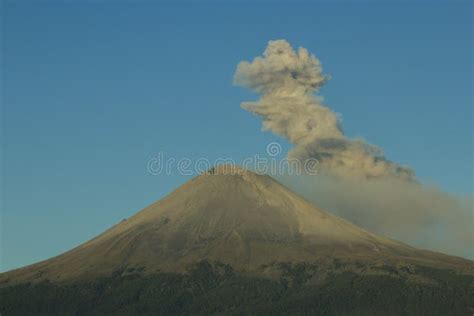 Fumarole Coming Out of the Volcano Popocatepetl Crater Stock Photo - Image of smoke, erupting ...