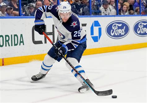 Paul Stastny Contract Official as Forward Moves to New Team