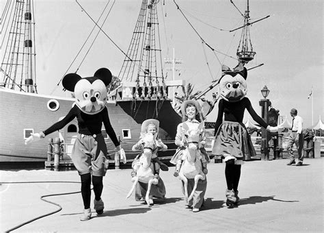 Vintage photographs from Disneyland's historical opening day, 1955 ...