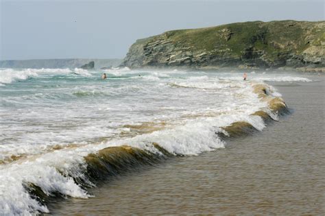 Watergate Bay Surf Photo by Nick Russill | 4:20 pm 5 Sep 2004