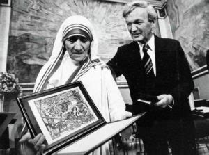 Mother Teresa receiving the Nobel Peace Prize | Learnodo Newtonic