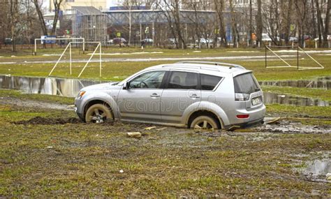 Car stuck in the mud editorial stock photo. Image of clay - 37976208