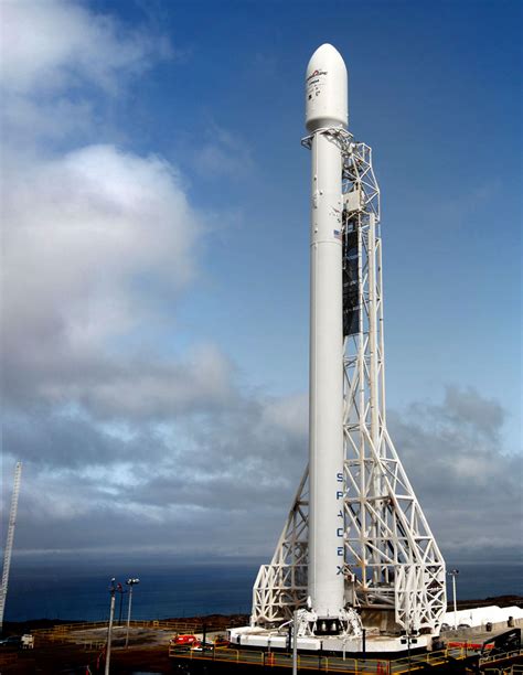 SpaceX launch of upgraded Falcon rocket sets several firsts | collectSPACE