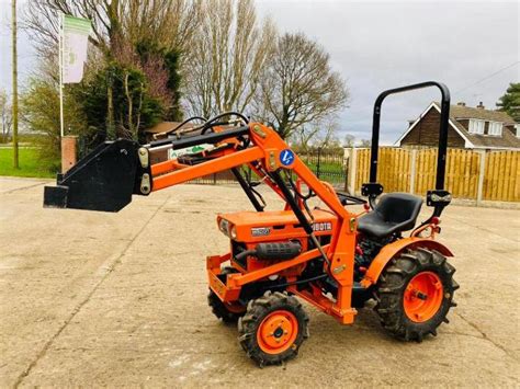 KUBOTA B5001 4WD COMPACT TRACTOR C/W FRONT LOADER & BUCKET