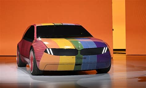 BMW unveils car that can change color