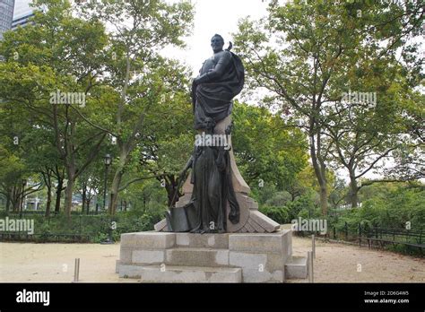 Giovanni da Verrazzano statue in Battery Park, Lower Manhattan, by ...