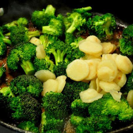 Stir-Fried Broccoli & Water Chestnuts Recipe - (4.5/5)