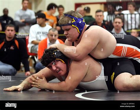 Heavy heavyweight big large wrestle hi-res stock photography and images - Alamy