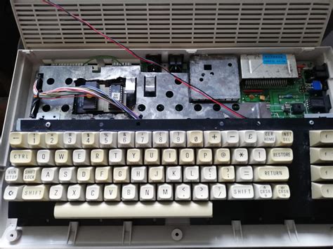 Cleaning the Commodore 64 keyboard - Dreamcast.nu