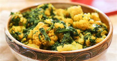 Spinach And Cauliflower Bhaji Recipe - HungryForever Food Blog