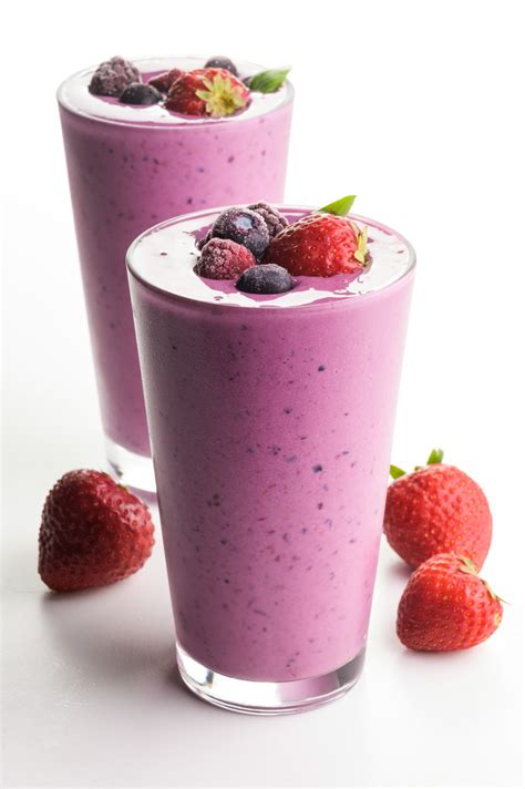 3-Ingredient Berry Smoothie in 5 Minutes! - Namely Marly