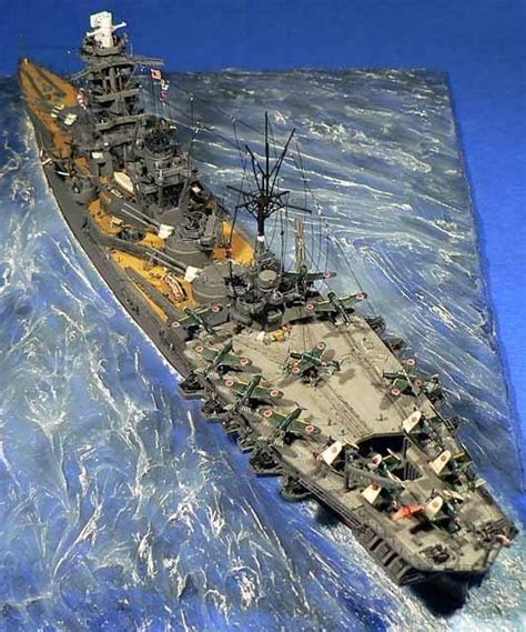 Plastic Model Ship - Metal Hull에 있는 핀