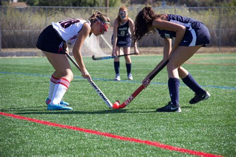 Girls’ varsity field hockey ties MC despite strong offense – Redwood Bark