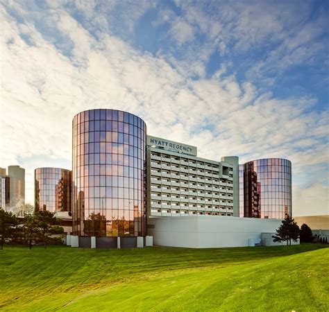 Hyatt Regency O'Hare Chicago Rates, Reviews, Coupons | parkingaccess.com