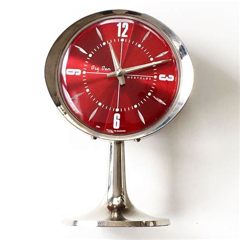 The perfect red retro clock to keep you on time and lookin' fine! Discover more vintage finds ...