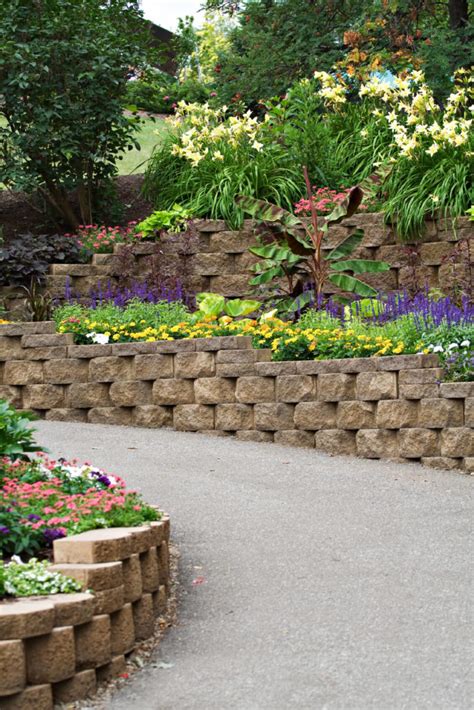 27 Backyard Retaining Wall Ideas and Terraced Gardens