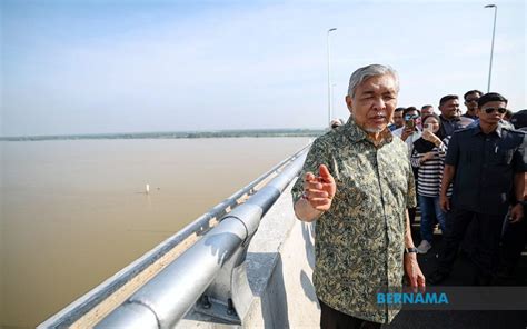 BERNAMA - PEMBUKAAN JAMBATAN BAGAN DATUK TARIK MINAT PELABUR - AHMAD ZAHID