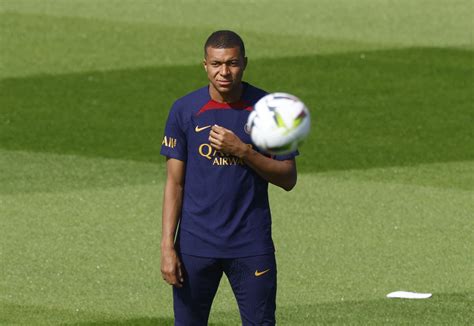 PSG coach Enrique hoping for solution to Mbappe dispute | Reuters