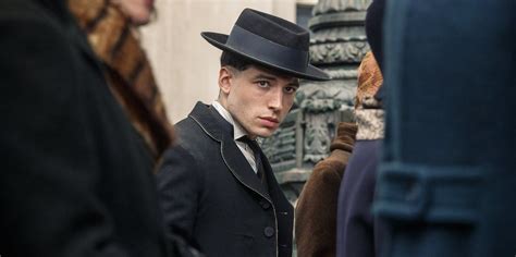 How Credence Sets Up Voldemort's Rise in 'Fantastic Beasts 2' | Inverse