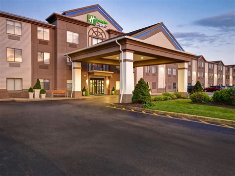 Middletown, RI Hotels near Newport | Holiday Inn Express Newport North - Middletown
