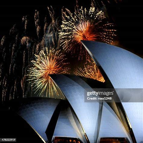 Sydney Opera House Fireworks Photos and Premium High Res Pictures - Getty Images