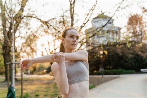 Working Out at the Gym vs. Outdoors - Fitness Project