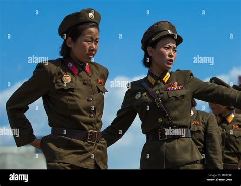 North Korean soldiers women, Pyongan Province, Pyongyang, North Korea ...