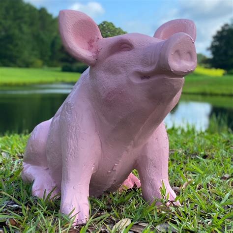 Cute Seated Pig Statue for Indoor or Outdoor Use Farm Animal Decor Wilbur - The Kings Bay in ...