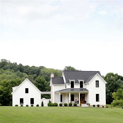 Top 5 White Modern Farmhouse Exteriors - Home Bunch Interior Design Ideas